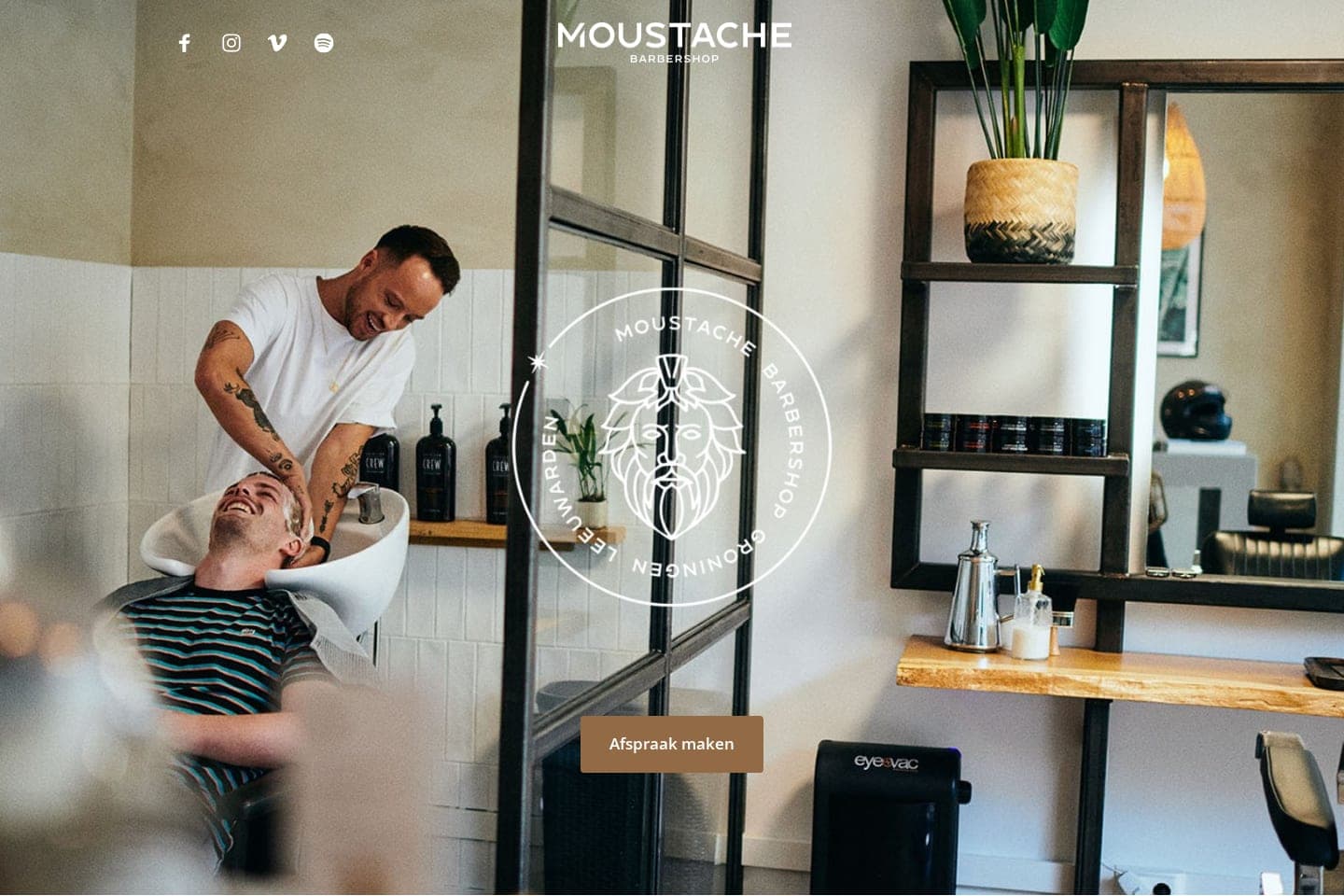 Screenshot van Moustache Barbershop — website door Invoker